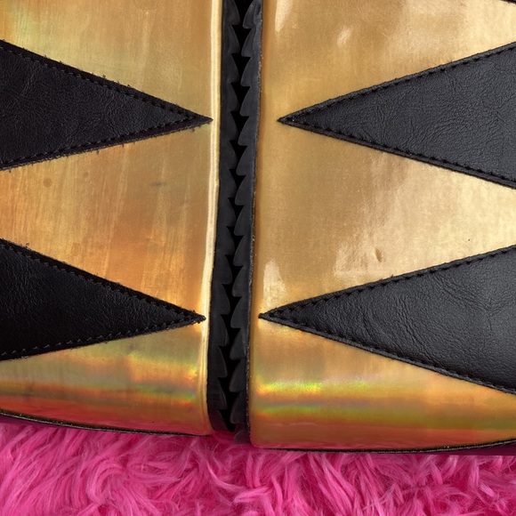 Y Ru Qozmo Politan gold holographic embroidered alien 4” platforms EU 41 US 10 - Picture 10 of 14